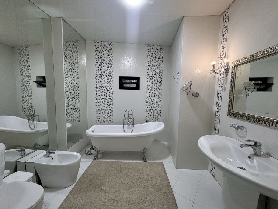 Аренда дома центр. Ориентир Дархан ул. М.Ганди. 500 кв.м. 5 комнат