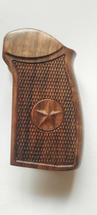 Орехова ръкохватка за пистолет Макаров