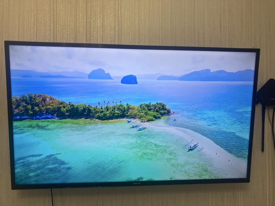 продается телевизор самсунг