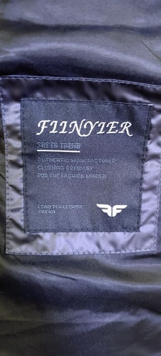 Пуховик аёллар пальтоси холати енгиде