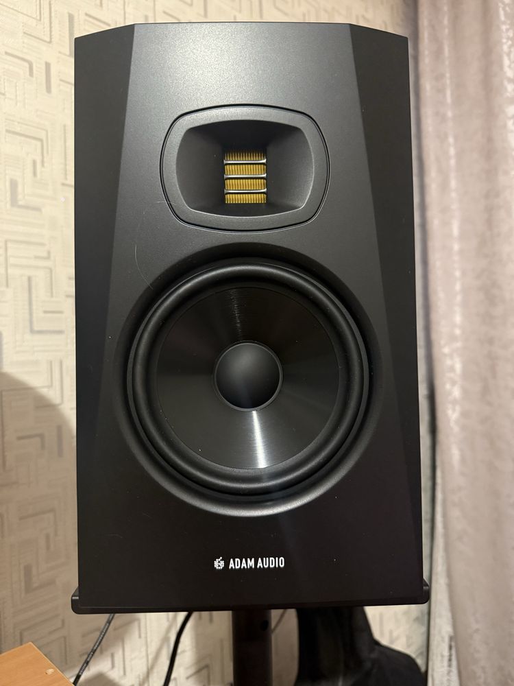 Студийные мониторы Adam T7V