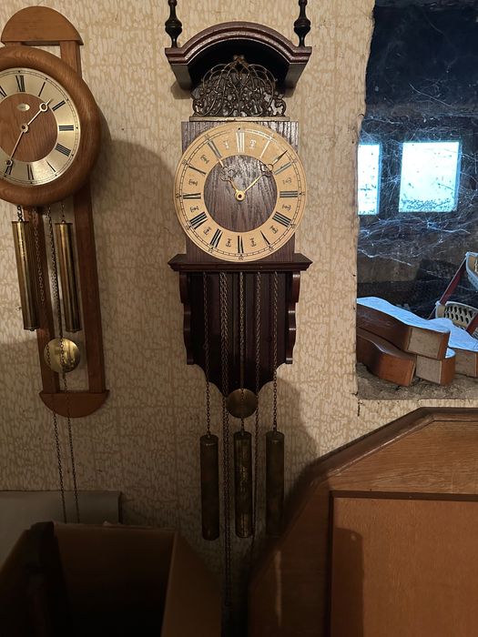 Стенен часовник с три топуза