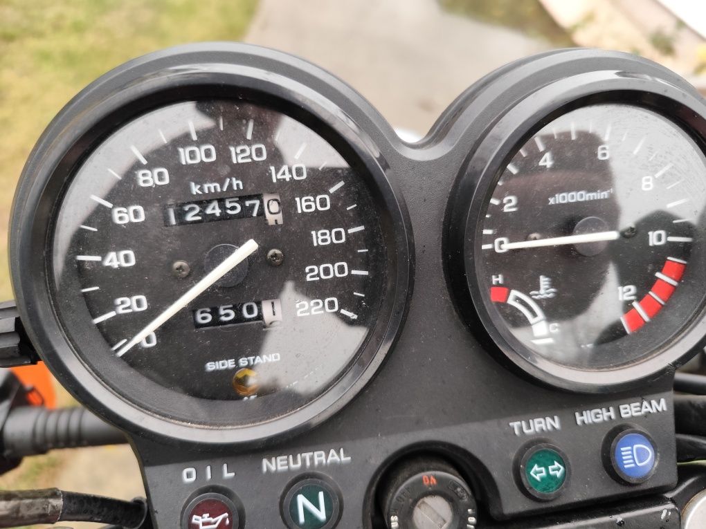 Motocicleta Honda CB 500 și scuter Znen 125