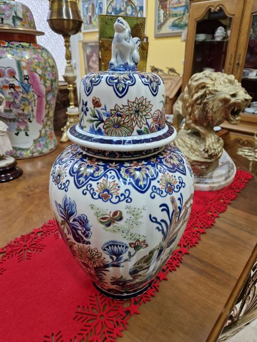 Страхотна антикварна холандска порцеланова урна купа