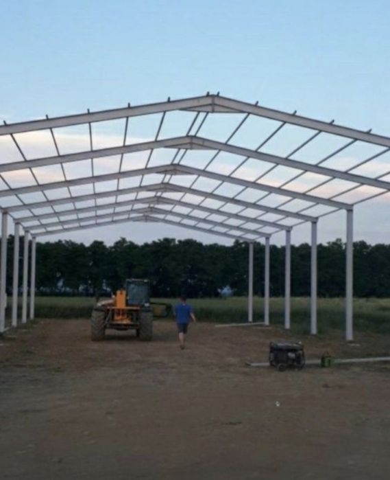 Structură metalică pentru hală, dimensiuni 10x20x4 metri, în stare nou