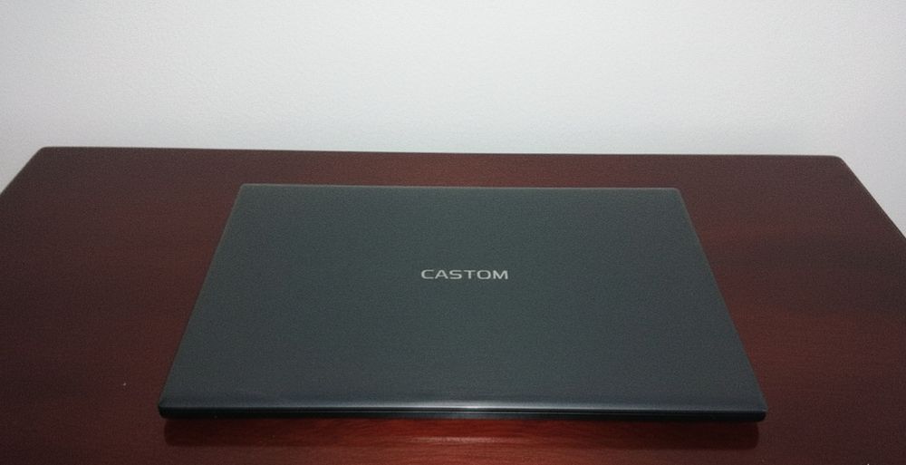 Ноутбук почти новый,срочно продажа торг есть