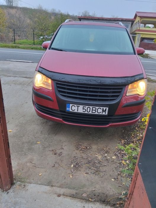 Vând Touran 1.9 tdi