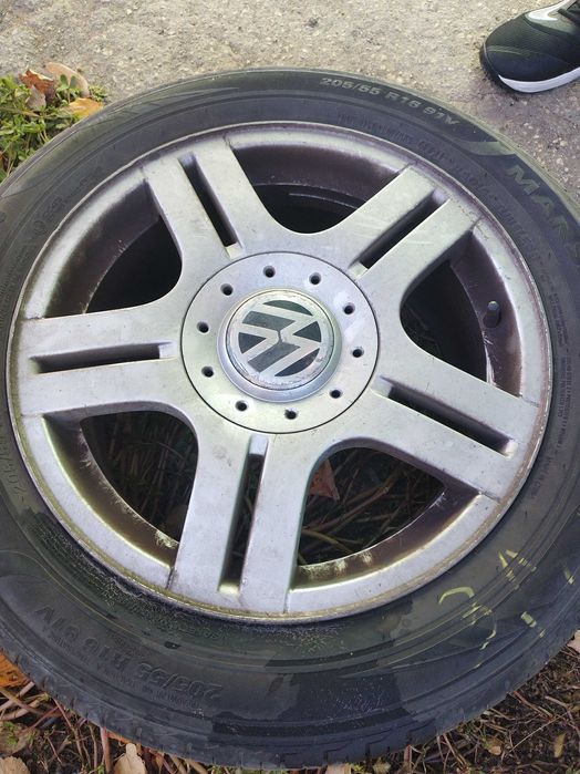 Гуми с джанти 205 55 16 от пасат б5