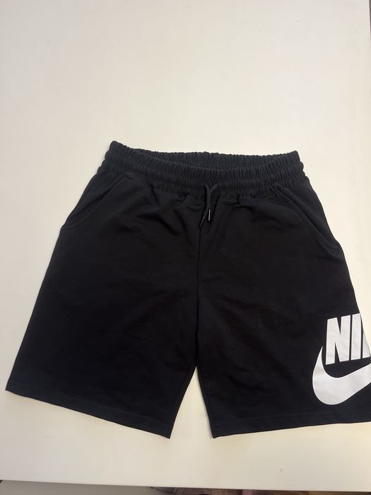 Къси панталони на Nike M размер