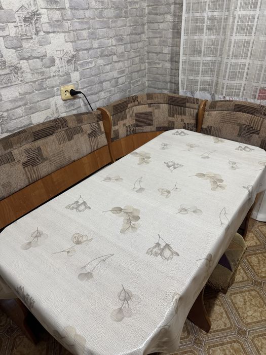 Продам кухонный стол