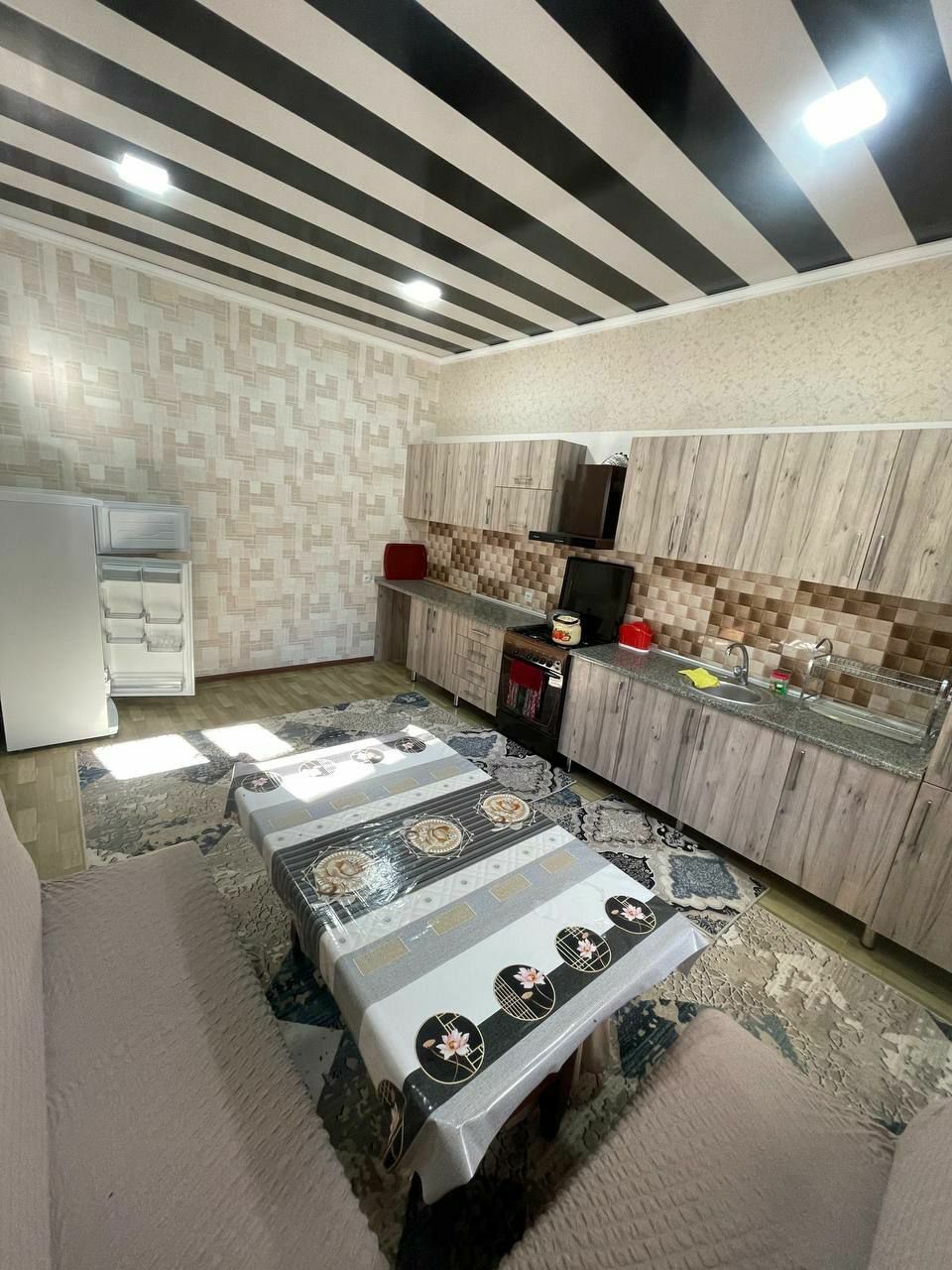 Oq tosh dacha oilaviy, basseyn, tapchan, wi-fi, tabiat