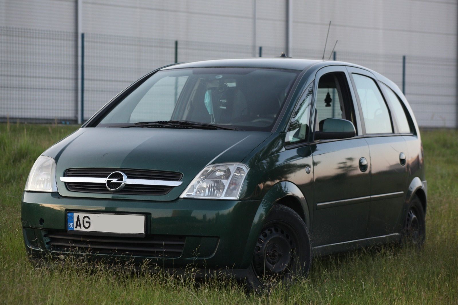Vând dezmembrez Opel Meriva 1.8 16v