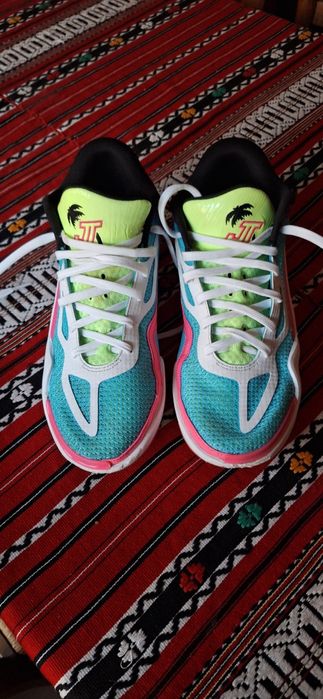 vând adidasi Jordan mărimea 43