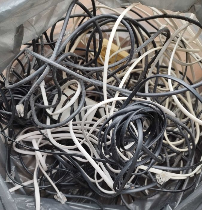 Стационарни телефони - 3(три), букси, розетки, кабели