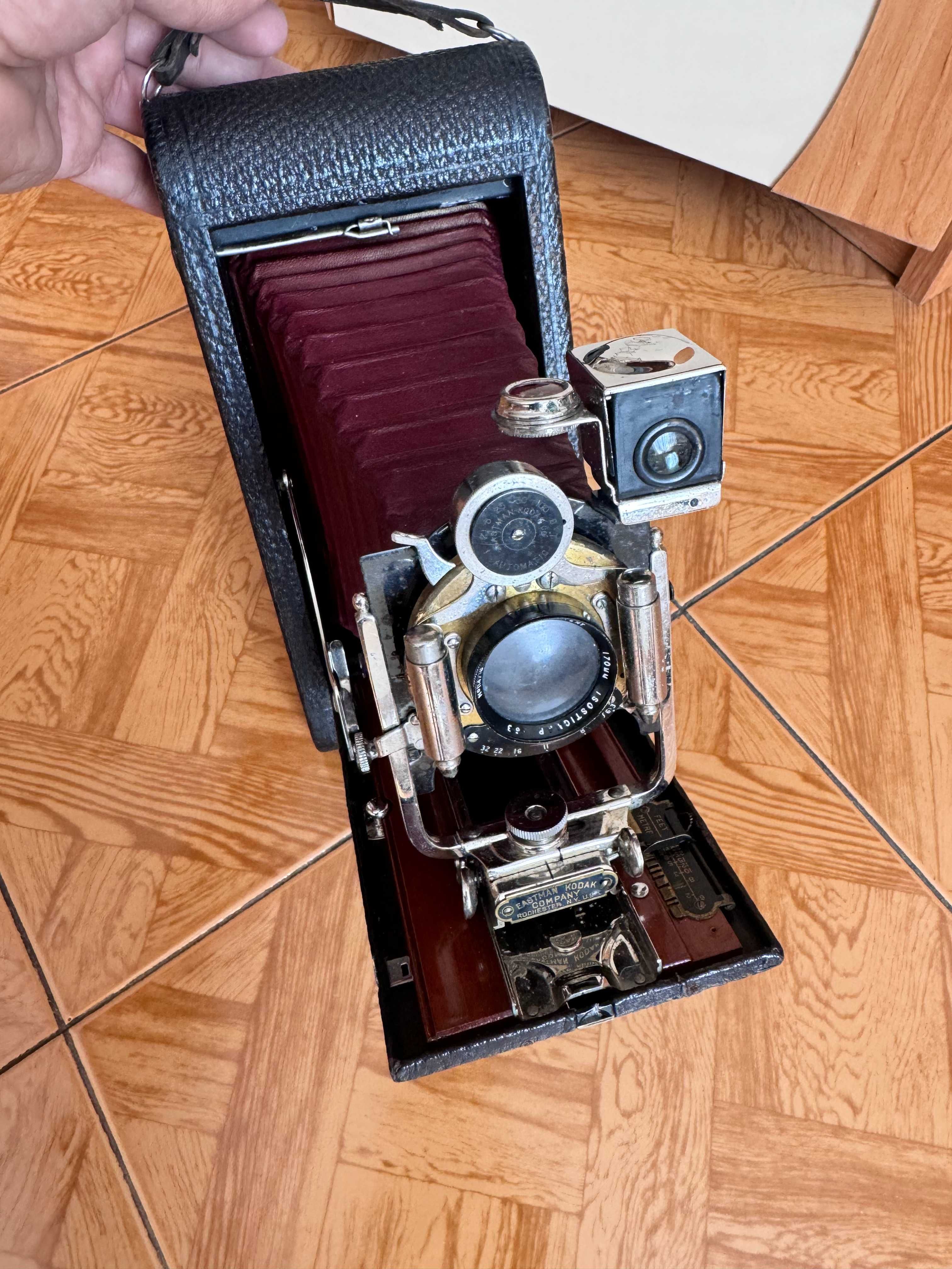 Рядък Kodak B-4 USA Колекционен Фотоапарат с червен мех