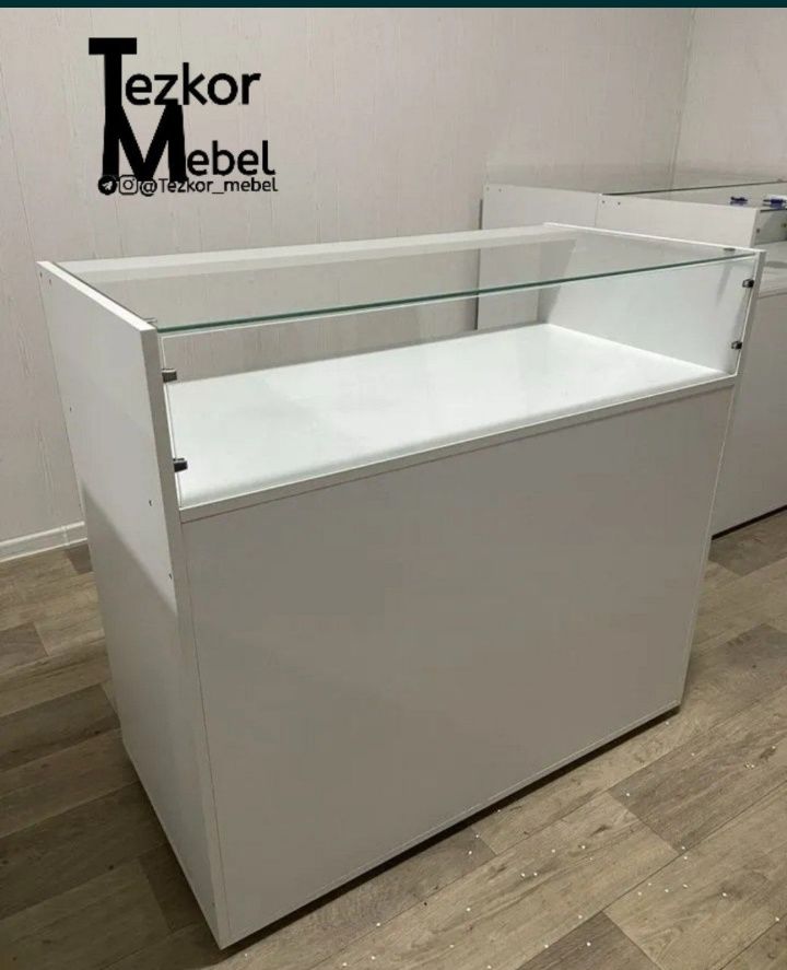 Magazin mebel polka vitrina stelaj