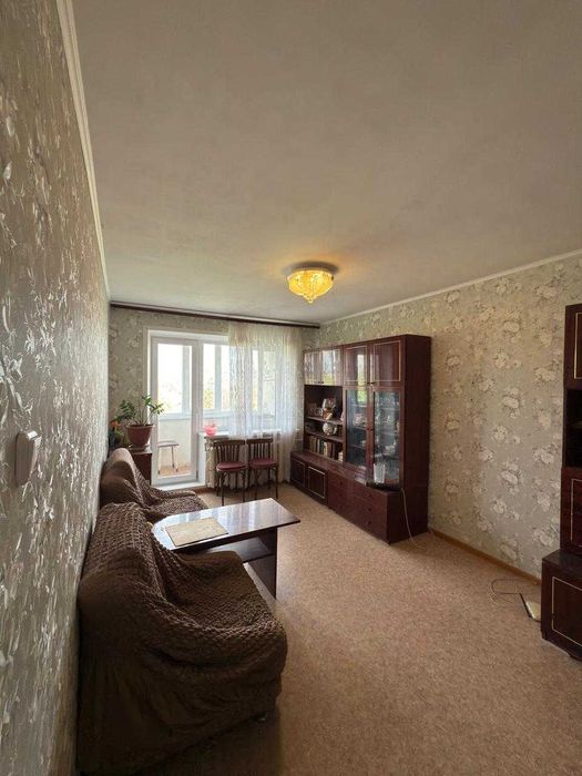 продается 2 ком квартира район 3 школа