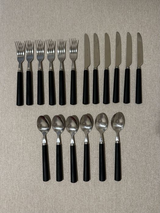 Комплект прибори за хранене