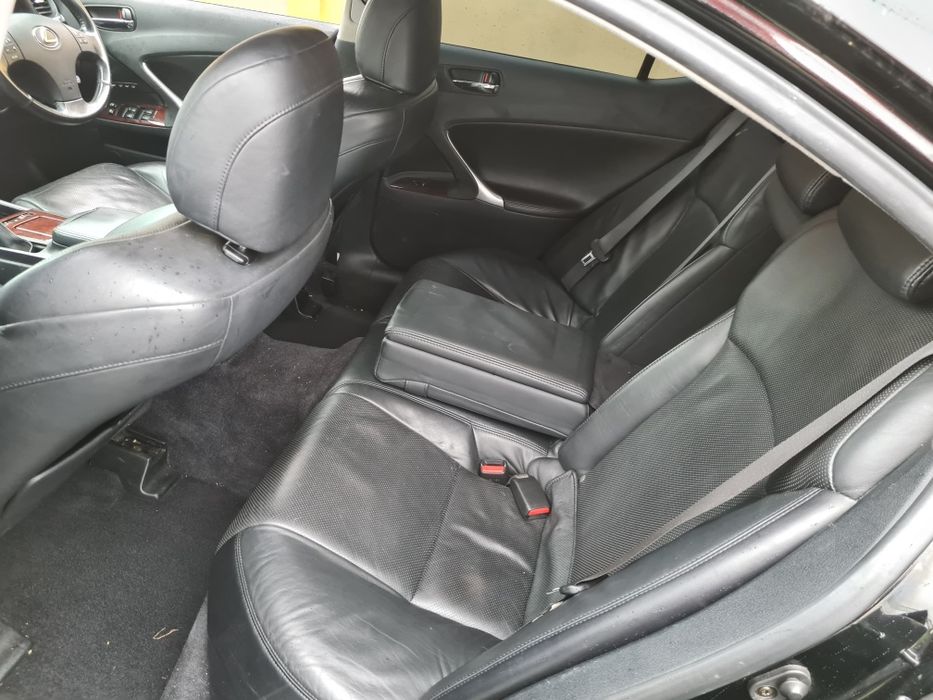 Dezmembrez lexus is220 2009 2.2 DCAT