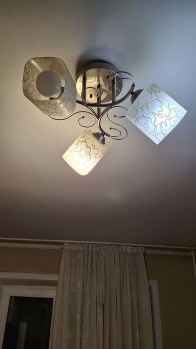 Продам Люстры в зал и на кухню