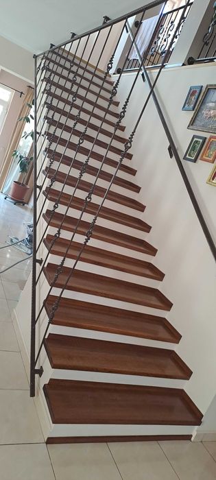 Trepte scări lemn masiv