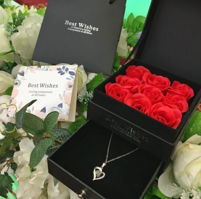 Подарка қыз балаға