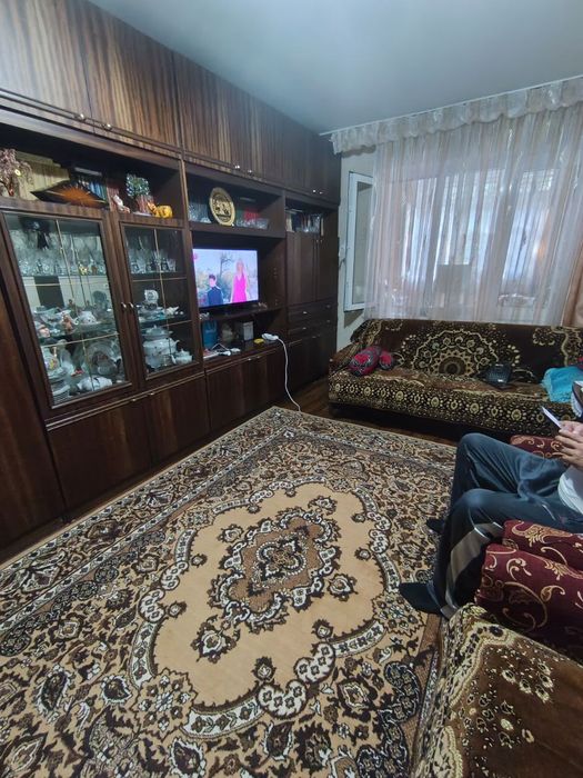 Продается квартира на Чиланзаре-13  2/2/5 кирпич бал 2/6 мебель и техн