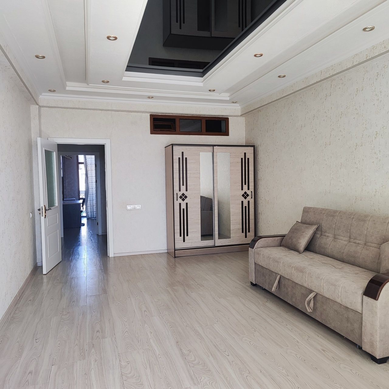 Bez makler uy ijaraga beriladi sergeli 3-metro bekat 3 xona 82 kv.m