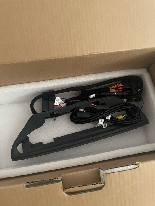 Navigatie mare dedicata BMW cu Apple CarPlay si Android Auto