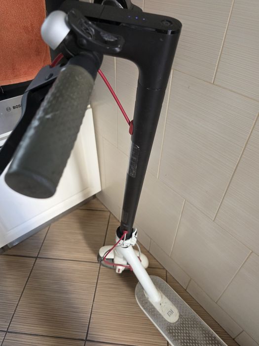 Vând trotineta electrica Xiaomi Mija M365