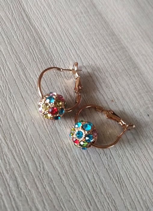 Цветни Обеци, червено колието, сребриста гривна