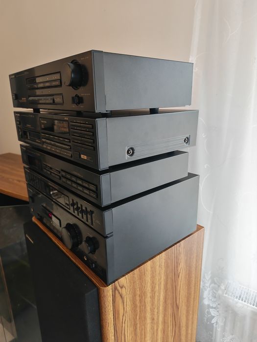 Linie Pioneer cu boxe și telecomanda