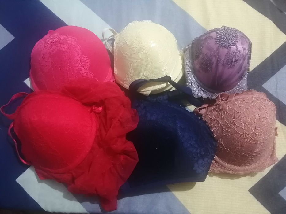 Sutiene la lot, diverse mărimi și culori, cupele B, C și D