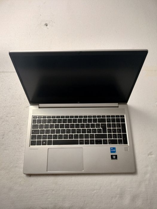 HP 450G9 i5-1235U