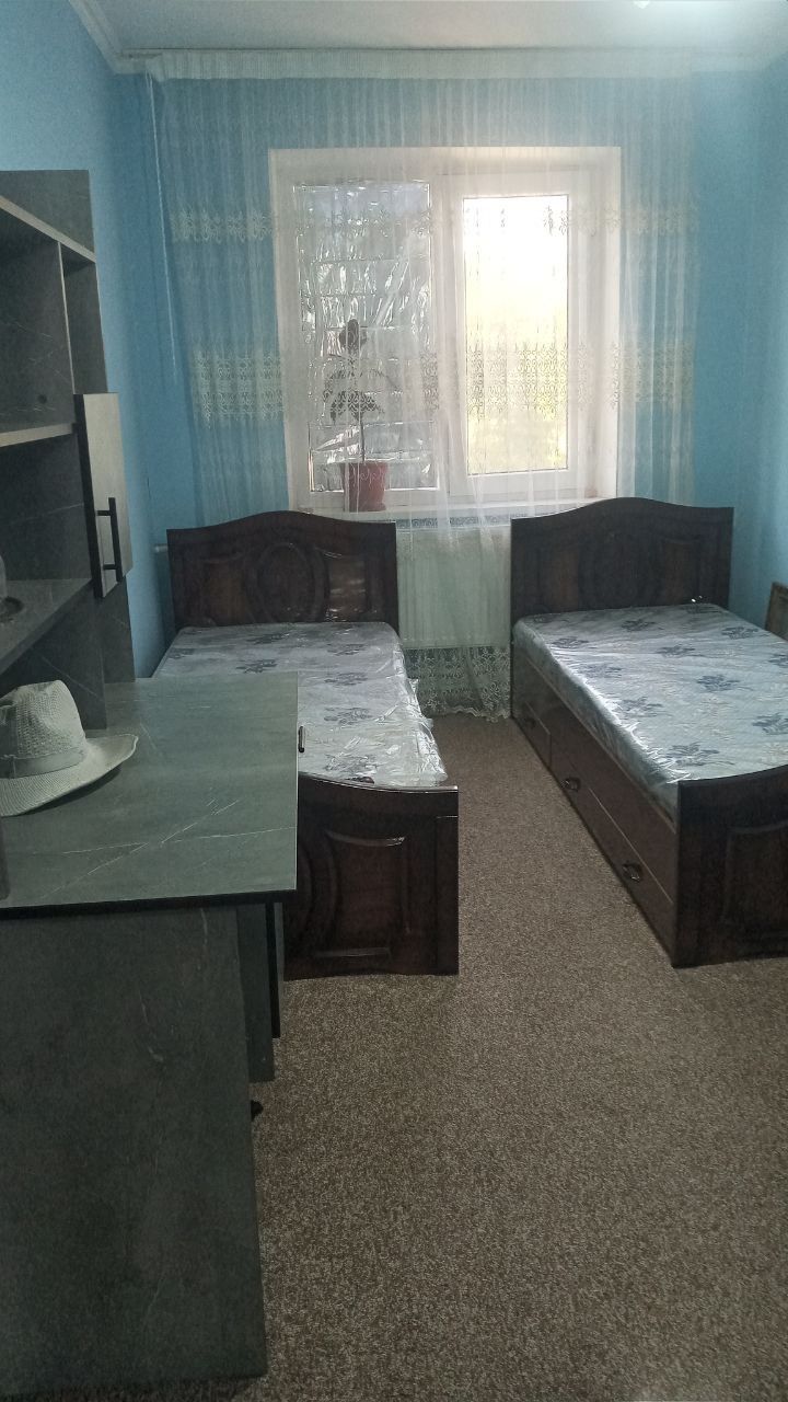 Шаҳар марказида 4 хонали уй сотилади