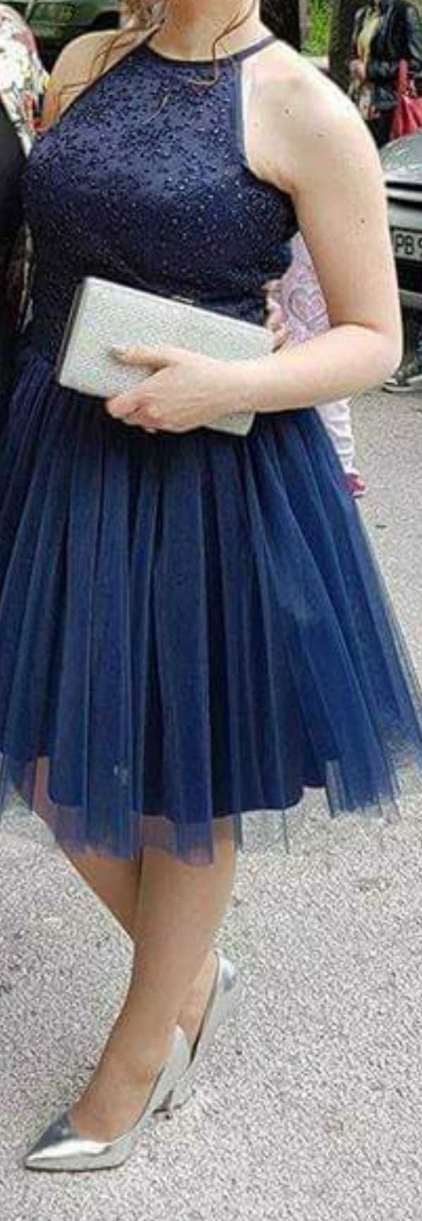 Тъмно синя рокля
