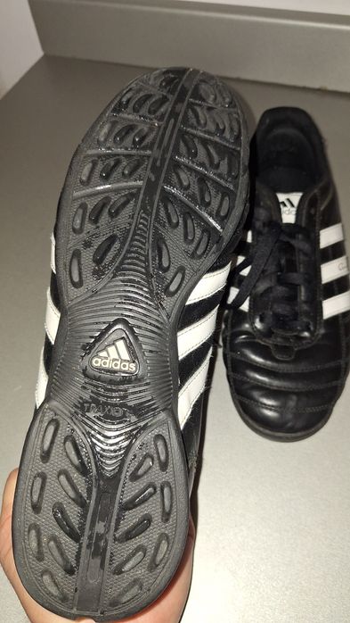 Adidas Questra- model USA-marime 9.5/43 -ghete fotbal ptr.teren sintet