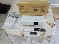 Продавам смарт проектор Epson