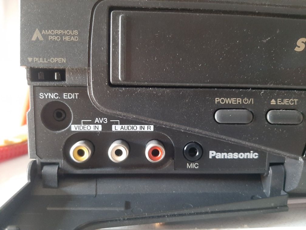 Видеомагнитофон Panasonic HI-FI STEREO.