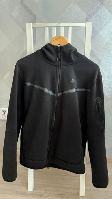 Продам Nike Tech fleece