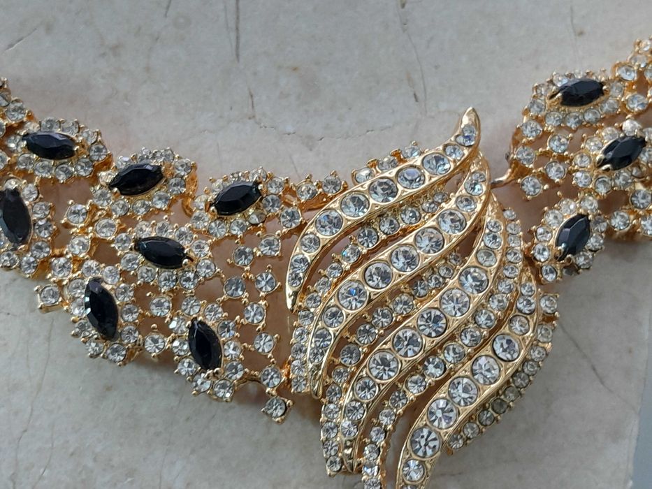 Colier Oscar De La Renta, metal nobil placat aur, safire albe și negre