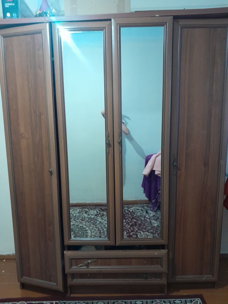 Мебель шкаф прочный большой