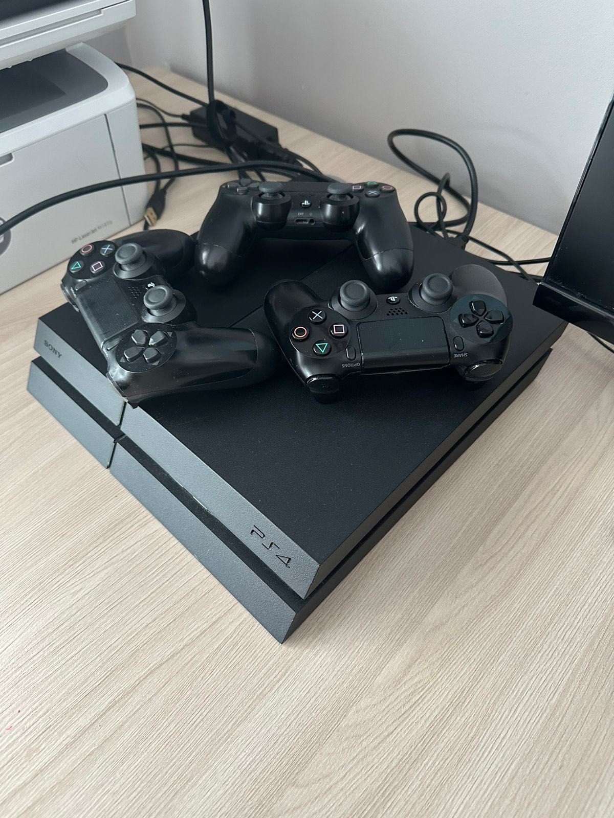 Продаю Playstation 4