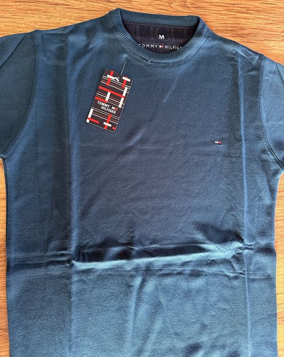 Мъжки пуловер Tommy Hilfiger в петролен цвят,финно плетиво