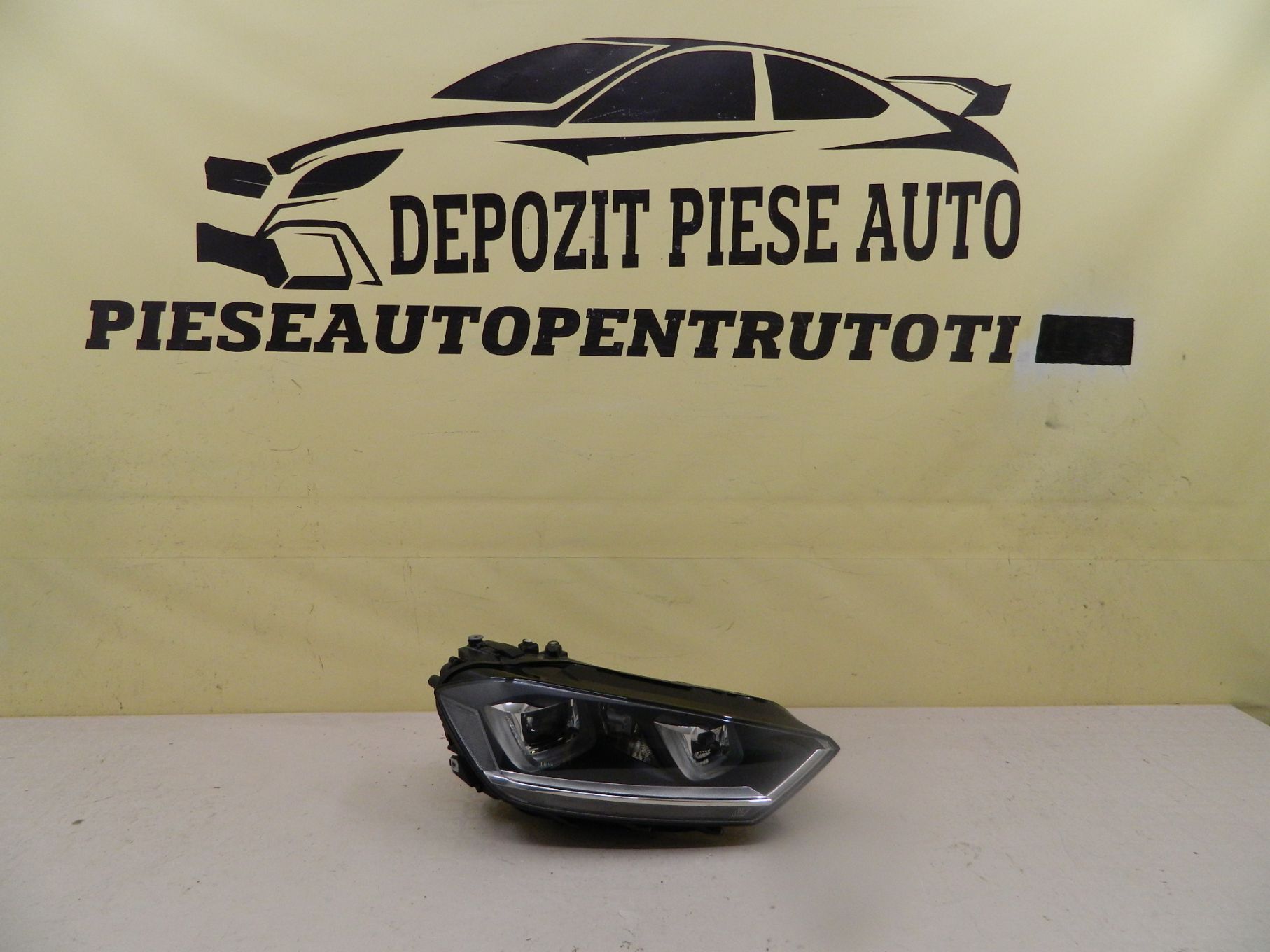 Far dreapta VW Golf Sportvan Bi-Xenon Adaptiv, 2014, 2015, 2016, 2017, 2018, cod origine 517941752B.
