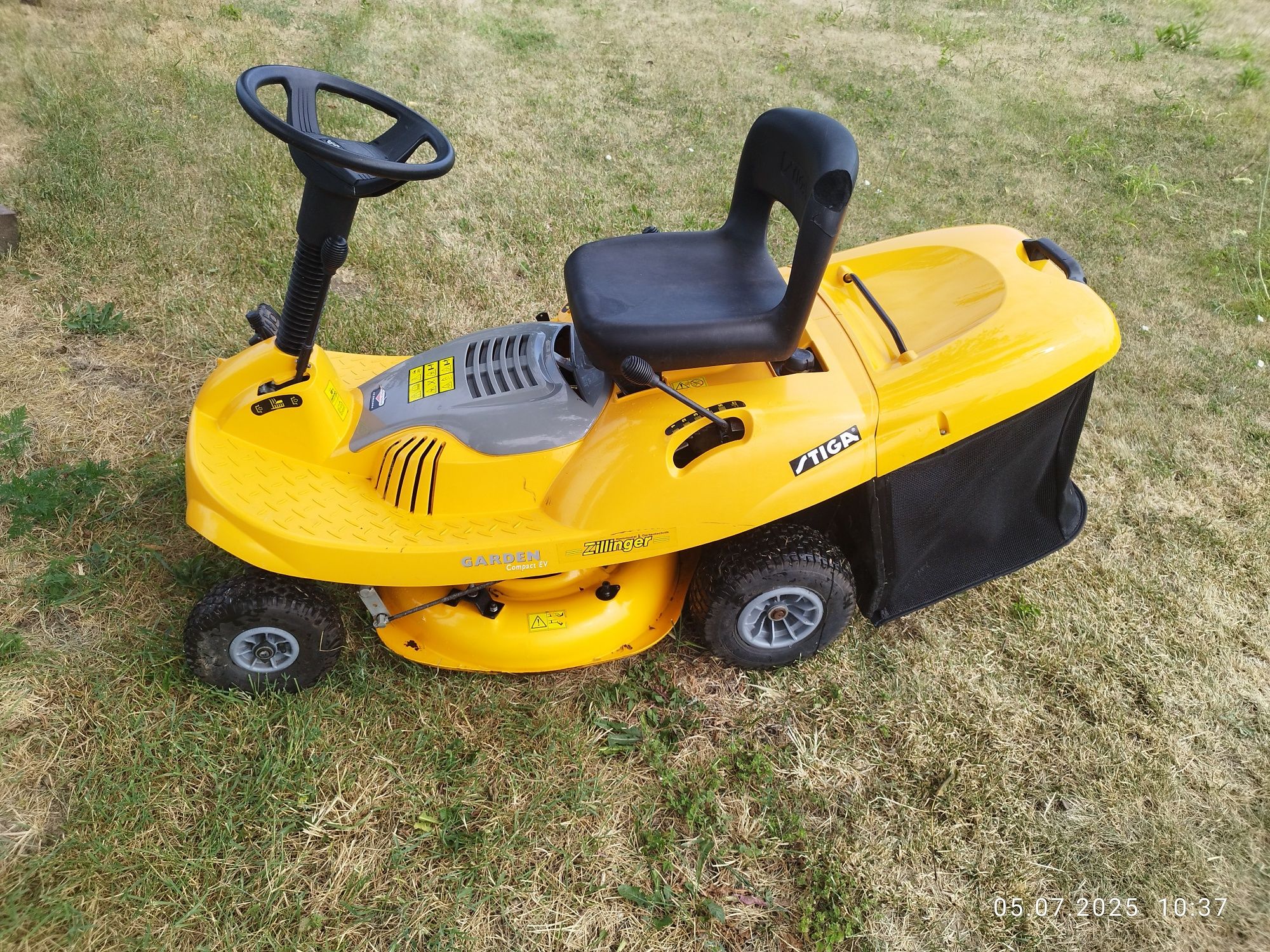 Masinuta / tractoras gazon