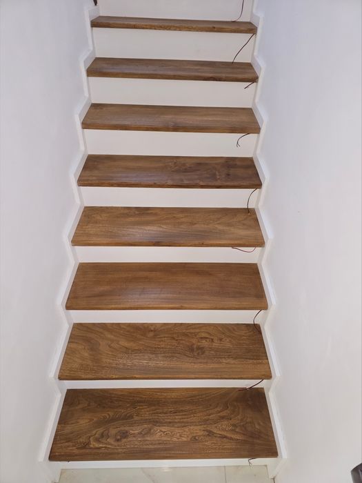 Scări din Lemn Masiv Producator