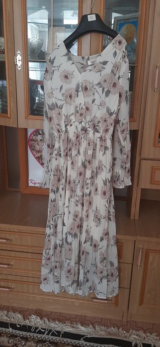 продам новые платье 42-46-48 размер