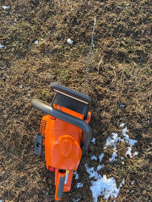 Vând drujbă husqvarna 135