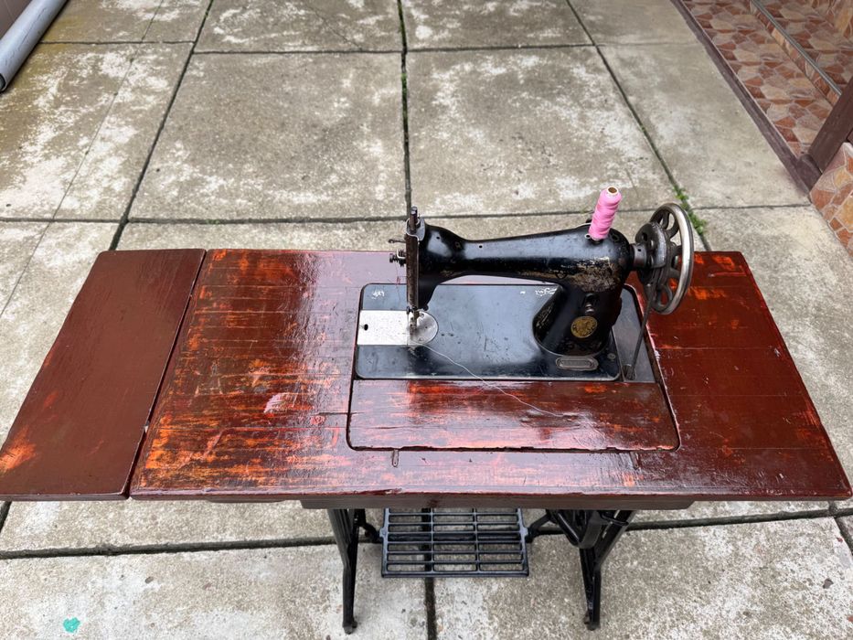 Mașina de cusut Singer de 120 ani